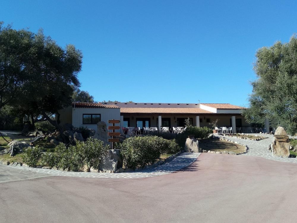 Liscia Country Relais Casa de hóspedes Sant'Antonio di Gallura Exterior foto